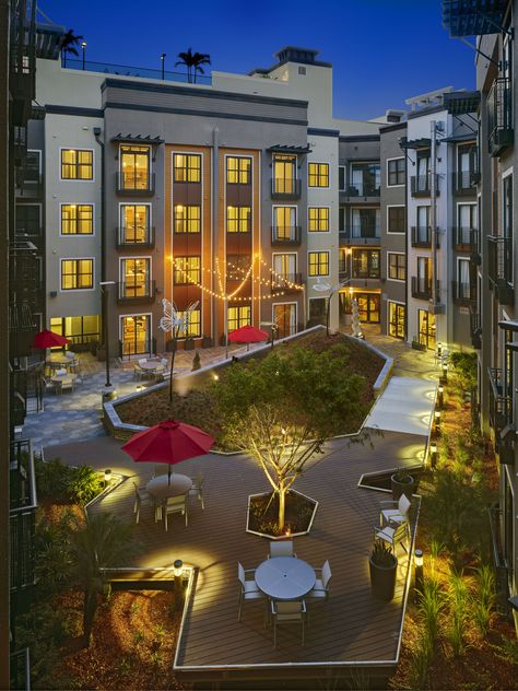 Multifamily sculpture garden Apartment Complex Lobby, Courtyard Apartments, Urban Courtyards, Building Landscape, Apartments Exterior, Morning Call, Courtyard Design, Apartment Buildings, Dream List