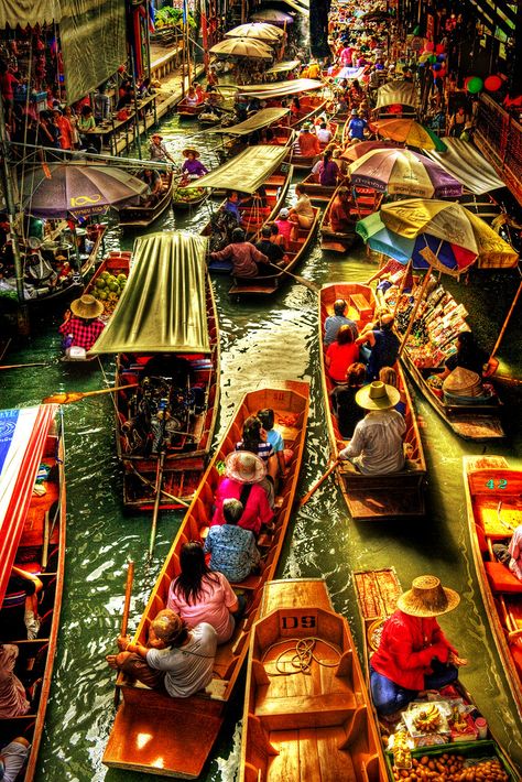 Damnoen Saduak Floating Market, Ratchaburi Province, Thailand. Explore #391 10.04.10 View On Black Thailand Floating Market, Beach Canvas Paintings, Photography Bucket List, Canvas Board Painting, Oil Painting For Beginners, Floating Market, Bangkok Travel, Chiang Rai, Video Blog