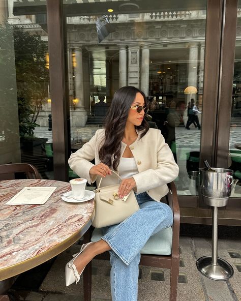 Transitional outfits lately 🤎🍂 Outfits linked on my LTK (link in bio) as always 🙋🏻‍♀️ . . Autumn outfit, autumn ootd, autumn style, fall fashion, fall outfit, outfit inspo, minimal outfit #autumnfashion #fallfashion #jeansoutfit Marthas Vineyard Fall Outfit, White Pumps Outfit Ideas, Ny Spring Outfits, White Pumps Outfit, Beige Office, Bride Era, Autumn Ootd, Transitional Outfits, Elegant Classy Outfits