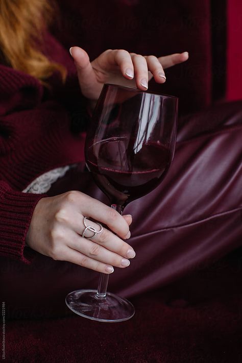 Hands with delicate manicure of unrecognizable woman holding glass of red wine Delicate Manicure, Drinking Wine Photography, Wine Glass Photography, Wine Pics, Women Drinking Wine, Leg Reference, Glass Photography, Wine Photography, Woman Wine