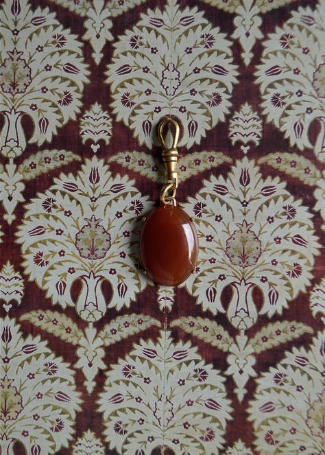 Jewelry Looks, Autumn Jewelry, Golden Design, Carnelian Jewelry, Modern Muse, Carnelian Pendant, Vintage Cameo, Fall Jewelry, Simple Elegance