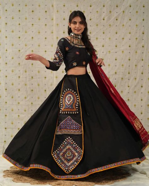 Black Choli Designs For Navratri, Designer Chaniya Choli, Garba Outfit, Choli Blouse Design, Chaniya Choli Designs, Navratri Garba, Navratri Collection, Navratri Dress, Lehenga Designs Simple