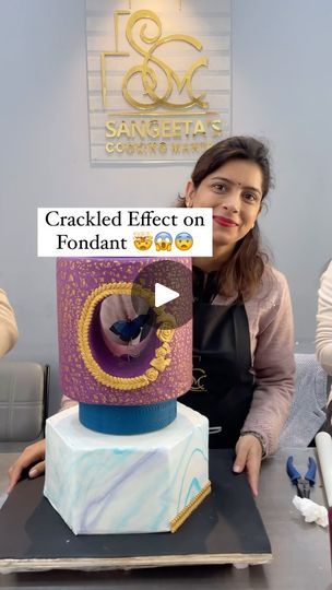 1M views · 27K reactions | Mini Vlog - PART 3 Tutorial: How to do “Crackled Effect on Fondant” 🤯😱  Crackled effect on fondant is one of the prettiest technique that can be done on cakes. Looks beautiful with any colour combination. Follow the technique shared in the video and enjoy  Happy Baking ❤️  ⭐️Just missed a clip in video, u need to blow torch after drying the fondant after coating with gold⭐️  Products used Evaporex from @fabflavoursandfragrances  Lustre dust @bakersvilleindia   ❤️❤️❤️ Save and Share ❤️❤️❤️  ✅ Keep following us @sangeetas_cooking_mantra  . . . .  [cake, wedding cake, tutorial, trending cakes, tips, tricks, hacks, crackled effect, fondant, textures, designer, trending reels, reels]  #cake #cakecakecake #tutorial #weddingcake #weddingcakes #tips #tipsandtricks #mas Teardrop Cake, Trending Cakes, 3d Cake Tutorial, Gold Fondant, Wedding Cake Tutorial, Anti Gravity Cake, Fondant Techniques, Gravity Cake, Fondant Cake Designs