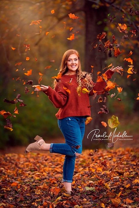 Redhead Fall Photoshoot, Female Fall Photoshoot Ideas, Fall Pictures Women, Fall Season Photoshoot, Individual Fall Photoshoot, Pumpkin Senior Pictures, Fall Women Photoshoot, Fall Shoot Outfits, Fall Portrait Poses