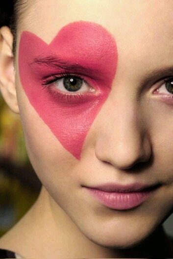 simple heart face paint... Needs a little embellishment but cute Valentine Costume, Cornrow Designs, Horror Make-up, Disney Dress Up, Makeup 2017, Kids Face Paint, Case 39, Heart Face, Face Painting Designs