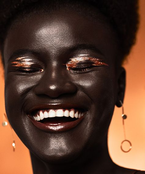 Cancel Your Previous Plans — THIS Is How You Own New Year's Eve #refinery29  http://www.refinery29.com/metallic-chrome-makeup-looks Makeup Inspo Aesthetic, Metallic Makeup, Dark Skin Beauty, Creative Eye Makeup, Beauty Standards, African Beauty, Makeup Trends, Black Is Beautiful, Beautiful Black Women