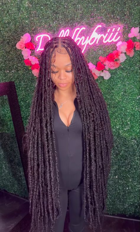 Knotless Faux Locs, Infinity Locs, Boho Curls, Soft Locs, Braided Hairstyles For Black Women Cornrows, Braids Hairstyles For Black Women, Black Ponytail Hairstyles, Faux Locs Hairstyles, Instagram Baddie