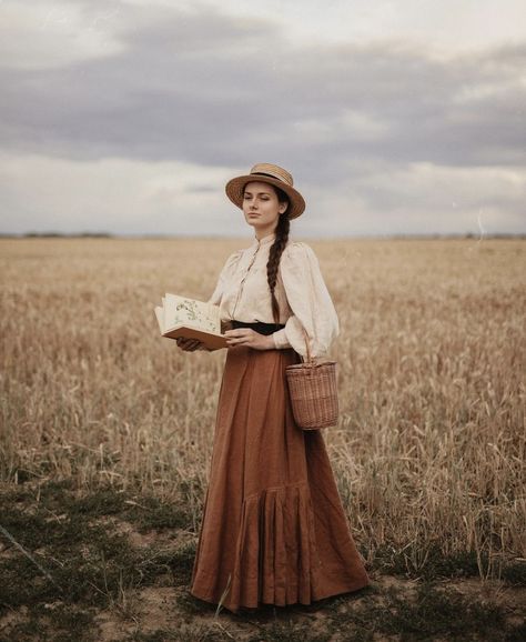 1800 Outfit Aesthetic, Prairie Outfits Women, 1800 Woman Fashion, 1900s Western Fashion, Vintage Farmgirl Outfits, 1890 Womens Fashion, Village Outfit Aesthetic, 1890s Fashion Poor, Colonial Fashion Women