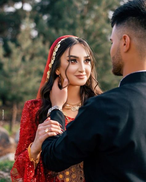 Kurdish Henna, Kurdish Couple, Henna Photoshoot, Henna Photography, Wedding Accessories Photography, Nikah Ceremony, Afghan Wedding, Henna Night, Engagement Pictures Poses