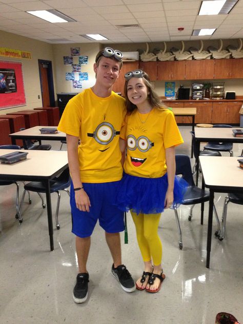 Disney day at school! #minions #despicableme #matching #cutecoupleideas #dressup Minion Day At School Outfits, Minion Spirit Day, Triplet Day Spirit Week, Disney Day At School Outfits, Twins Day Ideas For School, Twin Day Outfits For Spirit Week, Twin Day Ideas For School Spirit Week, Twin Day At School, Disney Day At School