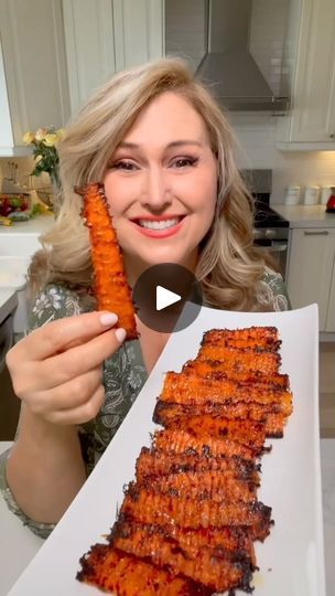 1.8M views · 55K reactions | Crispy Parmesan Carrots 🥕 
6 large carrots..quartered 
2-3 tbsp olive oil
1 tsp paprika 
1 tsp chili powder 
1 tsp onion powder 
1 tsp garlic powder 
1 tbsp fresh parsley 
Dip each piece in grated parmesan cheese 🧀 
Bake at 400° for 25 minutes #sidedish #parmesancarrots #easyrecipe #appetizer #carrots | Jennifer Valentyne Carrot Snack Recipes, Ways To Use Carrots, Crispy Baked Smashed Carrots, Baked Carrots With Parmesan, Carrot And Cauliflower Recipes, How To Make Carrots, Cheddars Carrots Recipe, Vegetable Food Recipes, Thanksgiving Recipes Easy Side Dishes