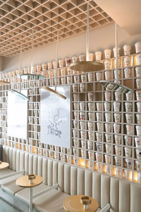 Montibeller Coffee Shop / Térreo Arquitetos | ArchDaily Wall Decoration Coffee Shop, Take Out Coffee Shop, Boho Style Coffee Shop, Workspace Coffee Shop, Coffee Concept Store, Outside Cafe Design, Cafe Wall Design Ideas Interiors, Cafe Shop Design Interior, Shops Decorations