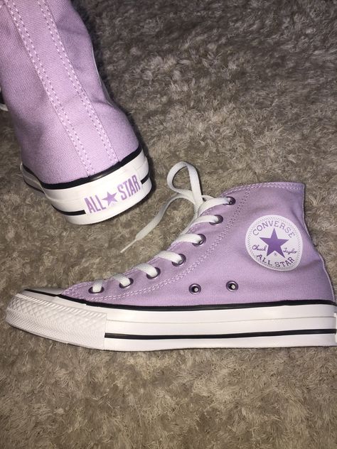 Purple Converse Outfit, Light Purple Converse, Lilac Converse, Converse Outfit Ideas, Colored Converse, Converse Collection, Purple Quince, Purple Converse, Converse Outfits