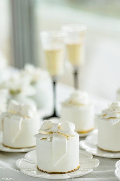 Individual Cakes Mini Wedding, Mini Wedding Cakes Individual, Single Serve Wedding Cake, Wedding Individual Cakes, Mini Individual Cakes, Individual Cakes Wedding, Mini Wedding Cakes For Two, Mini Wedding Cakes For Guests, Mini White Cake