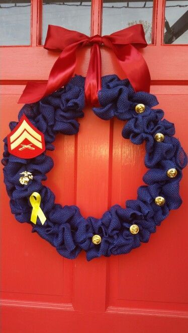 Marine Corps burlap wreath with chevron buttons and EGA Usmc Christmas, Usmc Retirement, Marine Christmas, Usmc Mom, Marine Girlfriend, Marines Corps, Marine Corps Gift, Military Crafts, Military Wreath