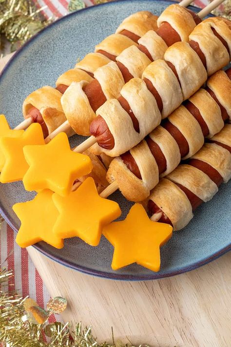 Firecracker Hot Dogs Are a Festive and Fun Food Firecracker Hot Dogs, Cheese Stars, Fresh Corn Salad, Tomato Pasta Recipe, New Year's Food, Hot Dog Recipes, Homemade Bbq, Bbq Sauce Homemade, Snacks Für Party