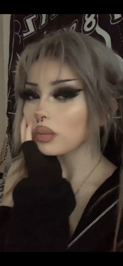 2020 Emo Makeup, Straight Eyebrows Goth, Boho Grunge Makeup, Alt Hoco Makeup, Goth Mommy Makeup, Alt Simple Makeup, Dark Hoco Makeup, Small Eyebrows Alt, Pretty Alt Makeup