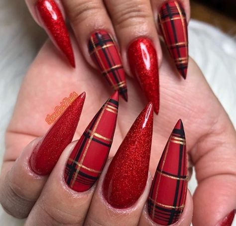 Red tartan plaid Christmas stiletto nails Plaid Nail Art, Mint Nails, Unghie Sfumate, Unghie Nail Art, Plaid Nails, Sweater Nails, Nail Sets, Christmas Nails Acrylic, Festival Nails