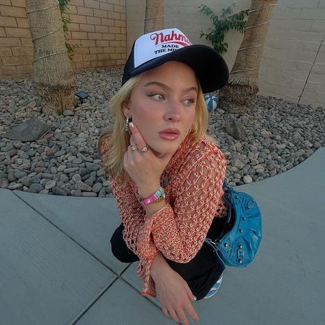 @zaralarsson.on instagram Zara Larson, Zara Larsson, Crochet Scarf, Floppy Hat, Cowboy Hats, Baseball Hats, Zara, Actresses, On Instagram