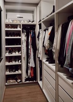 Walk In Closet Size Layout, Narrow Walk In Wardrobe, Narrow Walk In Closet Ideas Layout, Small Walk In Closet Ideas Layout, Small Walkin Closet Ideas, Walkin Closet Ideas, Narrow Walk In Closet Ideas, Small Walkin Closet, Narrow Walk In Closet