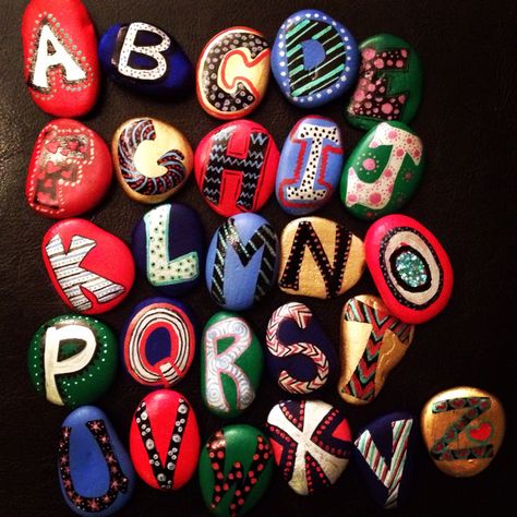 Hand painted alphabet stones Alphabet Rocks Painted, Markers Ideas, Story Stones, Scouts Crafts, Festival 2023, Painted Rocks Diy, Art Attack, Pebble Stone, Hand Painted Stones