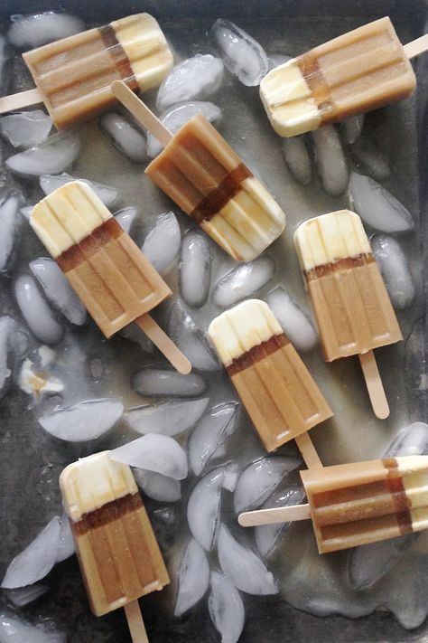 Champagne Popsicles, Alcoholic Popsicles, Hemgjord Glass, Coffee Popsicles, Boozy Popsicles, Homemade Popsicles, Ice Pop, Ice Cream Popsicles, Popsicle Recipes