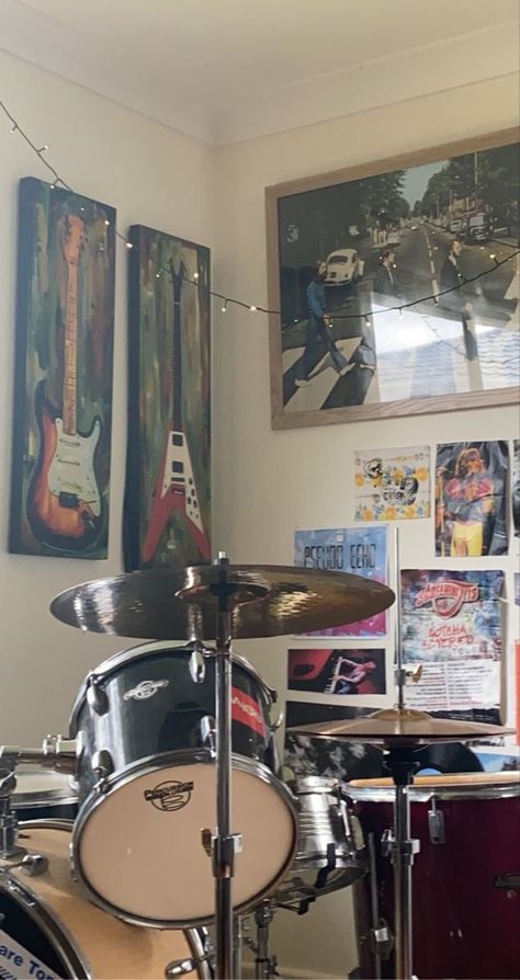 Guitar And Drums Aesthetic, Bedroom With Drums, Drummer Guy Aesthetic, Room With Drums, Drumkit Aesthetic, Drumset Aesthetic, Girl Drummer Aesthetic, Drummer Boy Aesthetic, Female Drummer Aesthetic