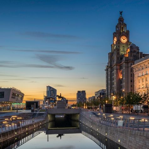 Liverpool University Aesthetic, Liverpool City Aesthetic, Liverpool Aesthetic, Liverpool Nightlife, Liverpool Life, Road Trip Uk, Liverpool Docks, Liverpool City Centre, University Of Liverpool