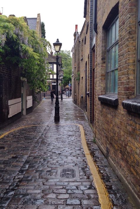 Cobbled Streets Aesthetic, Hackney London Aesthetic, London Alleyway, Collaboration Aesthetic, London Brick, London Streets, Life In The Uk, East End London, Hackney London