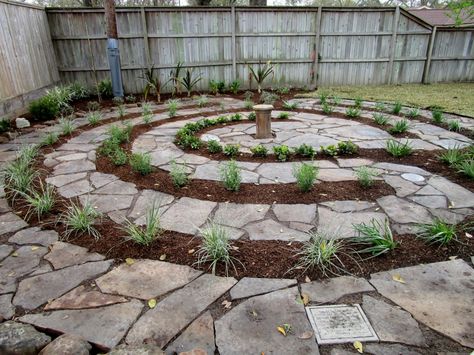 Labyrinth Walk, Labyrinth Garden, Oracle Art, Spiral Garden, Secret Romance, Courtyard Ideas, Labyrinth Design, Prayer Garden, Ranch Homes