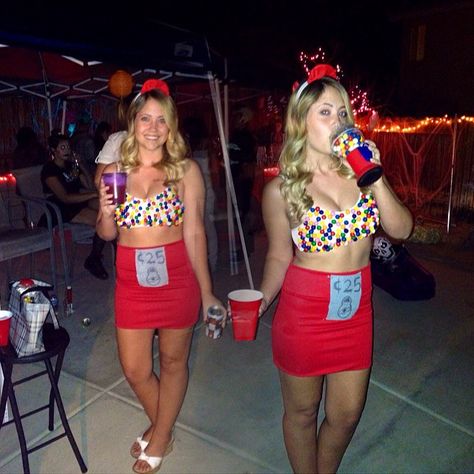 Gumball Machines: Such unique DIY Halloween costumes to rock with your bestie this year. Iconic Duo Halloween, Best Duo Halloween Costumes, Iconic Duo Halloween Costumes, Friends Costumes, Cher And Dionne, Make Your Own Costume, Nude Slip Dress, Gumball Machines, Costumes College