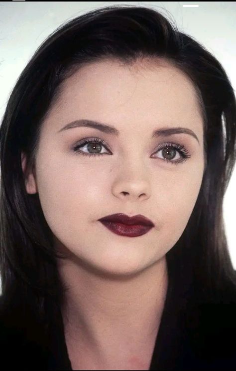 1990s Makeup, Vamp Makeup, Claws Makeup, 90s Makeup Look, Vintage Makeup Looks, Vampy Makeup, 90s Makeup, Retro Makeup, Dope Makeup