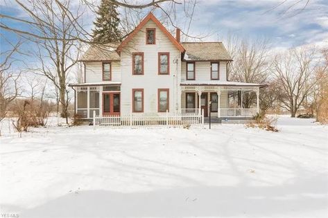 c.1900 Farmhouse For Sale w/ Barn, Outbuildings on 3.16 Acres in Wadsworth OH $250,000 - #farmhouses #minifarms #hobbyfarms Detached 2 Car Garage, 1920s Farmhouse, 1900 Farmhouse, Barn Remodel, Farmhouse Renovation, Sims 4 House Building, Charming Farmhouse, Victorian Farmhouse, Farmhouse Remodel