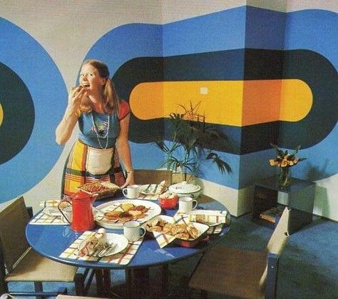 #supergraphic hashtag on Instagram • Photos and Videos Groovy Interiors, 70s Room, 70s Interior Design, 70s Interior, 70s Home, 70s Decor, 70s Home Decor, Retro Interior, Vintage Interiors