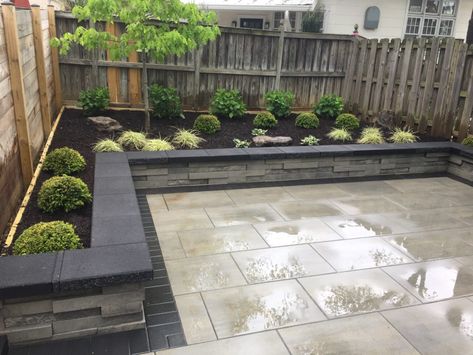 Retaining Wall Gallery - Independence Landscape & Lawn Care Brick Retaining Wall, Townhouse Landscaping, Townhome Design, Townhouse Backyard, Retaining Wall Patio, Retaining Wall Ideas, Backyard Retaining Walls, Retaining Wall Block, Retaining Wall Design