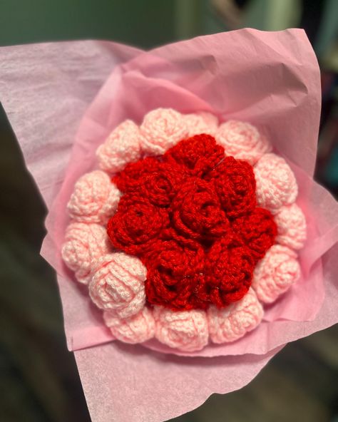 23 roses 🌹💐💐 Dm if interested Pink And Red Roses, Pink And Red, Floral Bouquets, Diy Flowers, Beautiful Roses, Crochet Flowers, Pink Roses, Red Roses, Pink Flowers