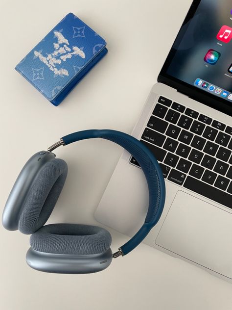 Blueberry Color Aesthetic, Navy Girl Aesthetic, Blue Aesthetic Study, Navy Blue And White Aesthetic, Blue Navy Aesthetic, Navy Blue Aesthetic, Everything Blue, Photo Bleu, Cute Headphones