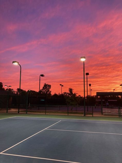 Netball Court Aesthetic, Badminton Court Aesthetic, Tennis Sunset, Cute Background For Zepeto, Aesthetic Tennis, Mode Tennis, Tennis Lifestyle, Michael Jordan Pictures, Tennis Aesthetic