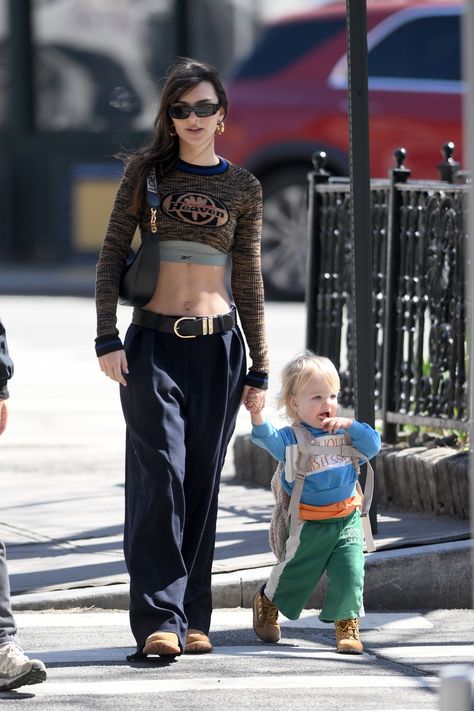 Emily Ratajkowski Pregnancy Style, Emily Ratajkowski Style Street, Emily Rajatkowski, Emrata Style, Emily Ratajkowski Outfits, Super Crop Top, Fit Physique, Emily Ratajkowski Style, Models Off Duty Style