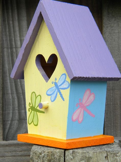 Simple Birdhouse Painting Ideas, Cute Birdhouses Painted Ideas, Cute Birdhouse Painting Ideas Easy, Bird Houses Painted Easy, Painting Birdhouses Ideas Simple Diy, Easy Bird House Painting Ideas, Bird House Painting Ideas Simple, Cute Birdhouse Painting Ideas, Cute Bird House Painting Ideas