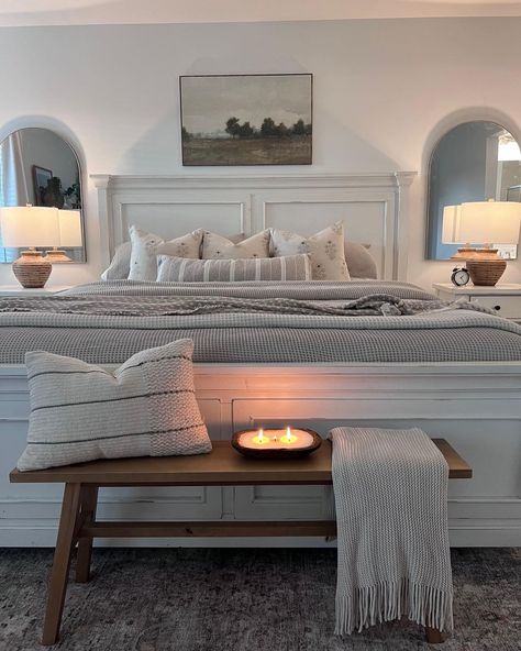 White Bed Wood, White Wooden Beds, Bedroom Decor White Bed Frame, White Bed Bedding Ideas, Farm Style Bed Frame, Mirror On Top Of Bed, White Wood Headboard Bedroom, White Wooden Bedframe Bedroom Ideas, Bedroom With White Bed Frame