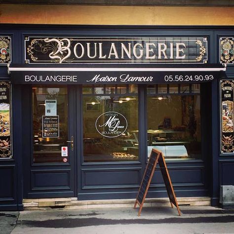 La meilleure boulangerie de France est à Bordeaux ! French Boulangerie, Bakery Shop Interior, Store Display Design, French Typography, Bakery Store, Bakery Shop, Home Entrance Decor, Cafe Interior Design, Entrance Decor