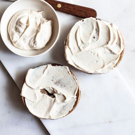 Feeling overwhelmed? Tough day? Great day? No matter the case, may I recommend a bagel with #vegan cream cheese?  〰️  This tofu cream cheese recipe has 5 ingredients, takes minutes to make, tastes great, is nutritious…what am I missing?! I’ve been relying on it heavily and happily at breakfast-time since my DI started, with no plans of stopping. In today’s blog post, I’m sharing the basic recipe and 3 variations (dill, scallion, sun-dried tomato). You can check out the deets her Sandwich Photography, Tofu Cream, Tofu Cream Cheese, Ideas For Breakfast, Vegan Tofu, Vegan Cream, Vegan Sauces, Vegan Cream Cheese, Cream Cheese Recipes