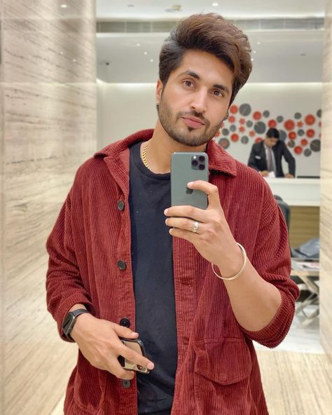 Jassi Gill Hairstyle, Jassie Gill, Chocolate Boy, Jassi Gill, Mens Photoshoot, New Wallpapers, Mens Photoshoot Poses, Cute Couple Dp