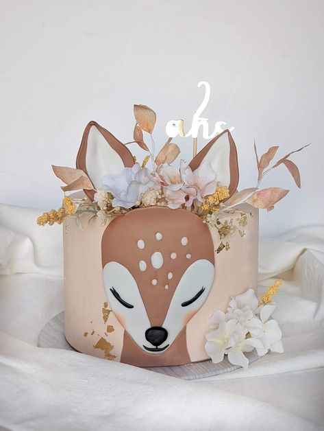 Deer Cake Ideas, Deer Cake, Deer Birthday, Deer Cakes, Creative Cake Decorating, Roe Deer, 3d Cake, Baby G, Baby Deer