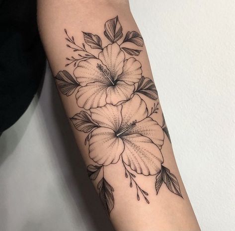 Hibiscus Arm Tattoo, Hibiscus Tattoo Sleeve, Hawaiian Hibiscus Tattoo, Frangipani Tattoo, Tropical Flower Tattoos, Hawaiian Flower Tattoos, Hibiscus Flower Tattoos, Cute Thigh Tattoos, Small Shoulder Tattoos