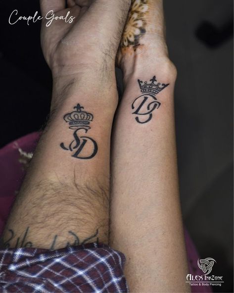 Ds Love Images, Name Tattoo On Hand, Couple Tattoo Ideas, Best Couple Tattoos, Matching Tats, Beautiful Comments, Couple Tattoos Unique, Latest Blouse Designs Pattern, Couple Tattoo