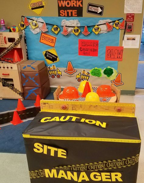 Dramatic Play Construction Site, Construction Pretend Play, Construction Dramatic Play Preschool, Construction Dramatic Play, Role Play Areas Eyfs, Dramatic Play Ideas, Play Town, Construction Theme Preschool, Early Preschool