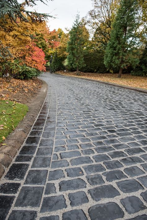 cobble driveway and patio by Oakwell Paving Cobble Driveway, Front Yard Walkway Ideas, Yard Walkway Ideas, Driveway Tiles, Home Front Yard, Cobbled Driveway, Walkway Designs, Cobblestone Patio, Cobblestone Paving