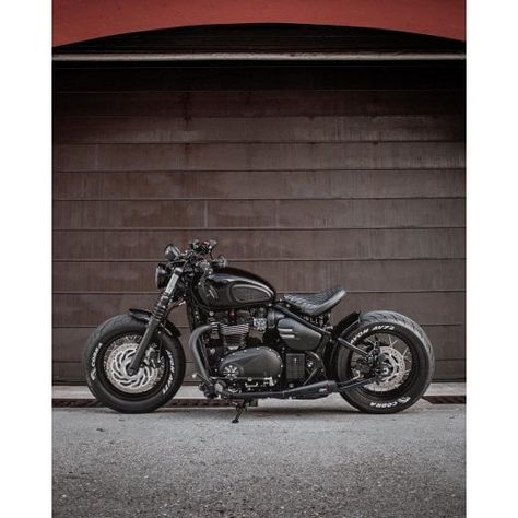 Bobber Triumph, Triumph Bobber Custom, Triumph Bonneville Bobber, Sportster Cafe Racer, Custom Triumph, Sportster Motorcycle, Saturn V, Bobber Style, Cafe Racer Design